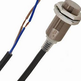 Sensor de proximidad inductivo M18, SERIE E2E no blindado, distancia de sensado 10mm, PNP precableado 3 hilos prealambrado 2m