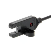 Fotomicrosensor, metodo de sensado tipo haz pasante (con ranura) tipo "T", con cable 2m, distancia  sensado 5mm, salida de configuracion Light-On, salida PNP, voltaje 5-24VDC